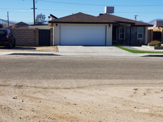 Mayo 081-184-28 Ridgecrest, CA 93555 - Photo 5 of 10 a front view of a house