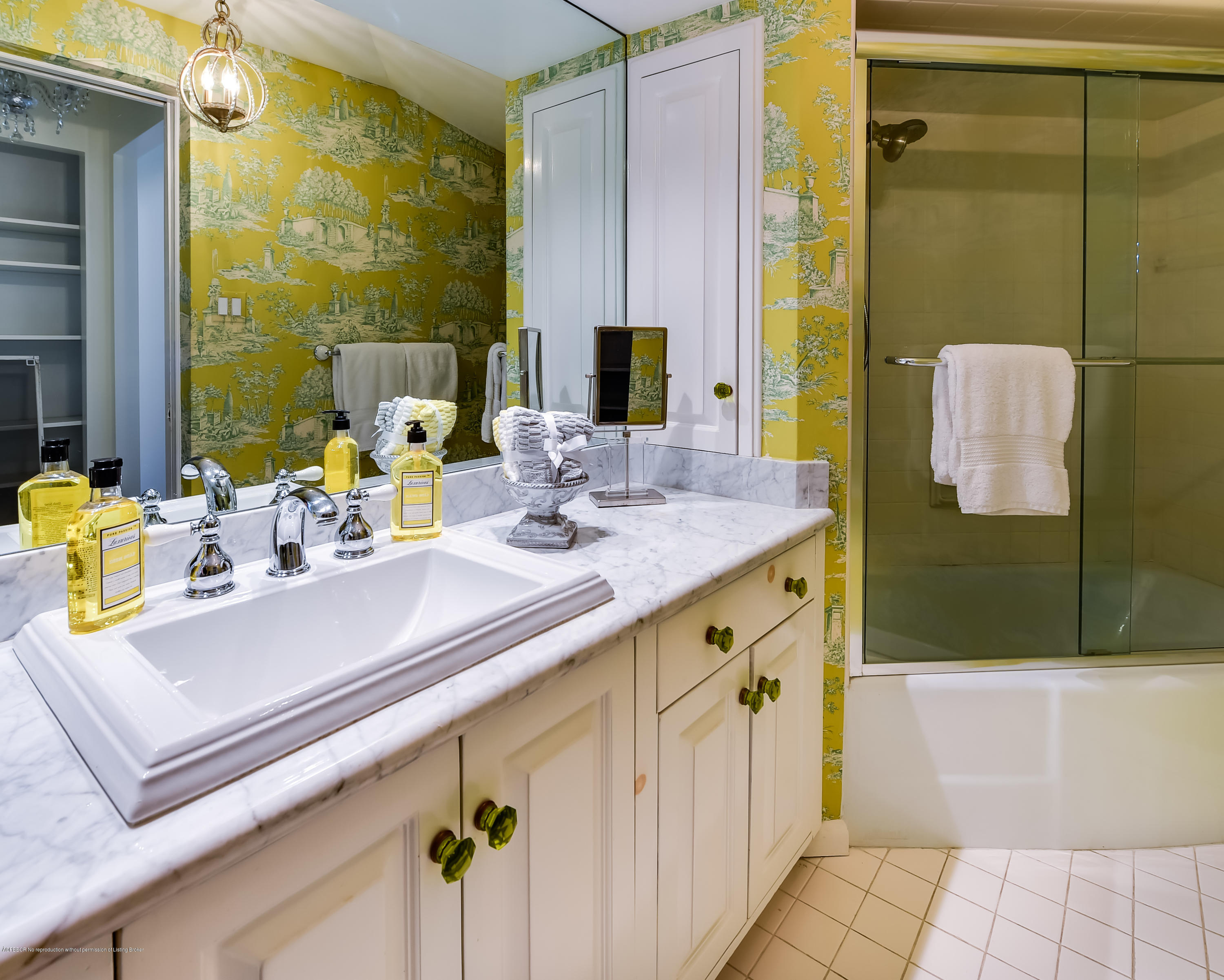 113 Kings Road Palm Beach, FL 33480 - Photo 15 of 23 Guest Bathroom