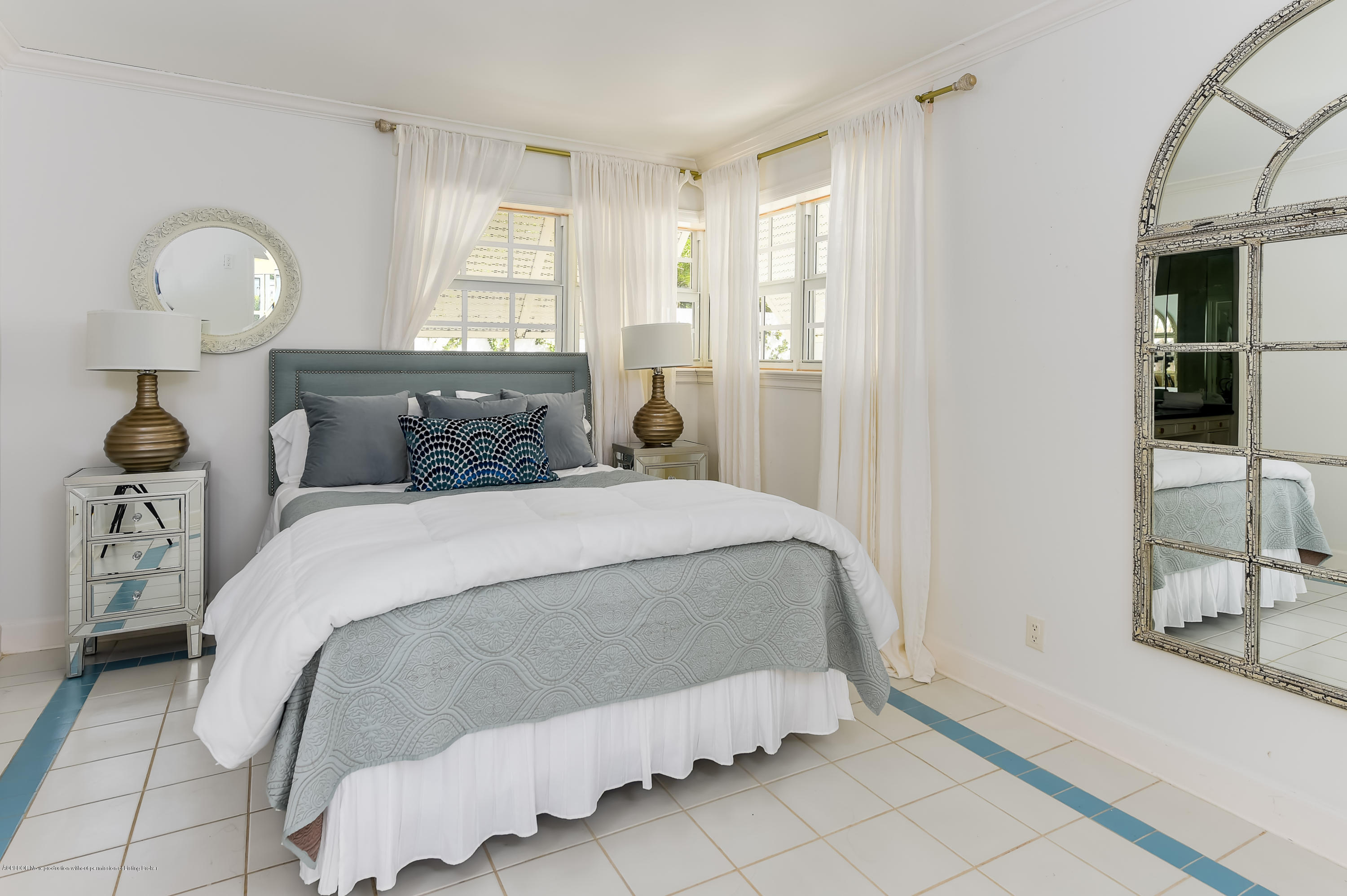 113 Kings Road Palm Beach, FL 33480 - Photo 17 of 23 Guest House Bedroom