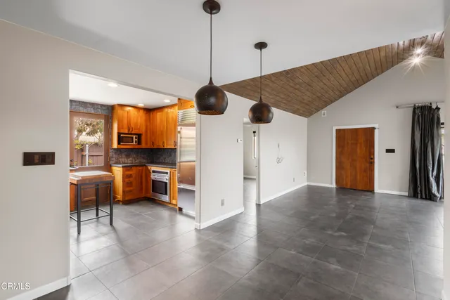 a view of a livingroom with furniture and a ceiling fan