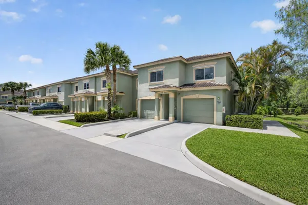 $300,000 | 310 Crestwood Circle, Unit 208, Royal Palm Beach, FL 33411