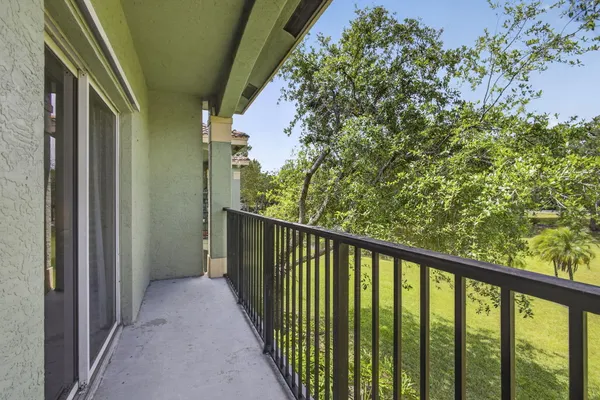 $300,000 | 310 Crestwood Circle, Unit 208, Royal Palm Beach, FL 33411