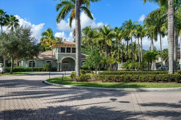 $300,000 | 310 Crestwood Circle, Unit 208, Royal Palm Beach, FL 33411