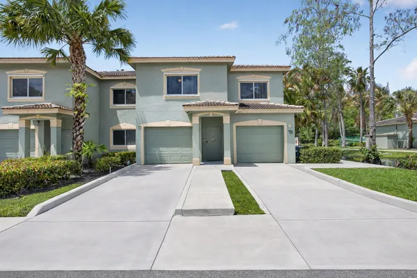 $300,000 | 310 Crestwood Circle, Unit 208, Royal Palm Beach, FL 33411