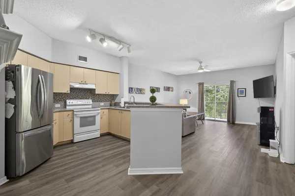 $300,000 | 310 Crestwood Circle, Unit 208, Royal Palm Beach, FL 33411