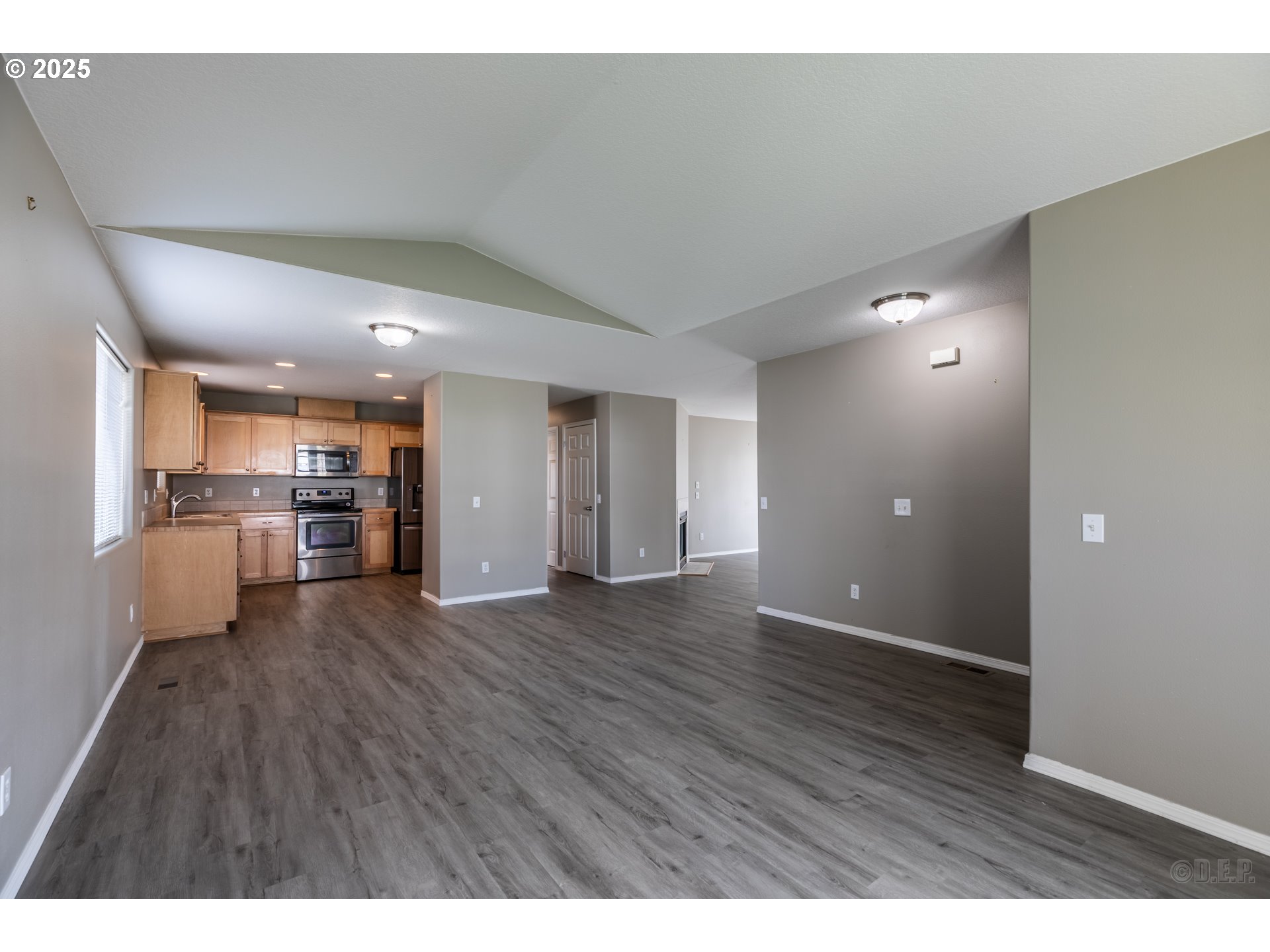 35447 Helen's Way St. Helens, OR 97051 - Photo 3 of 17 Living Room