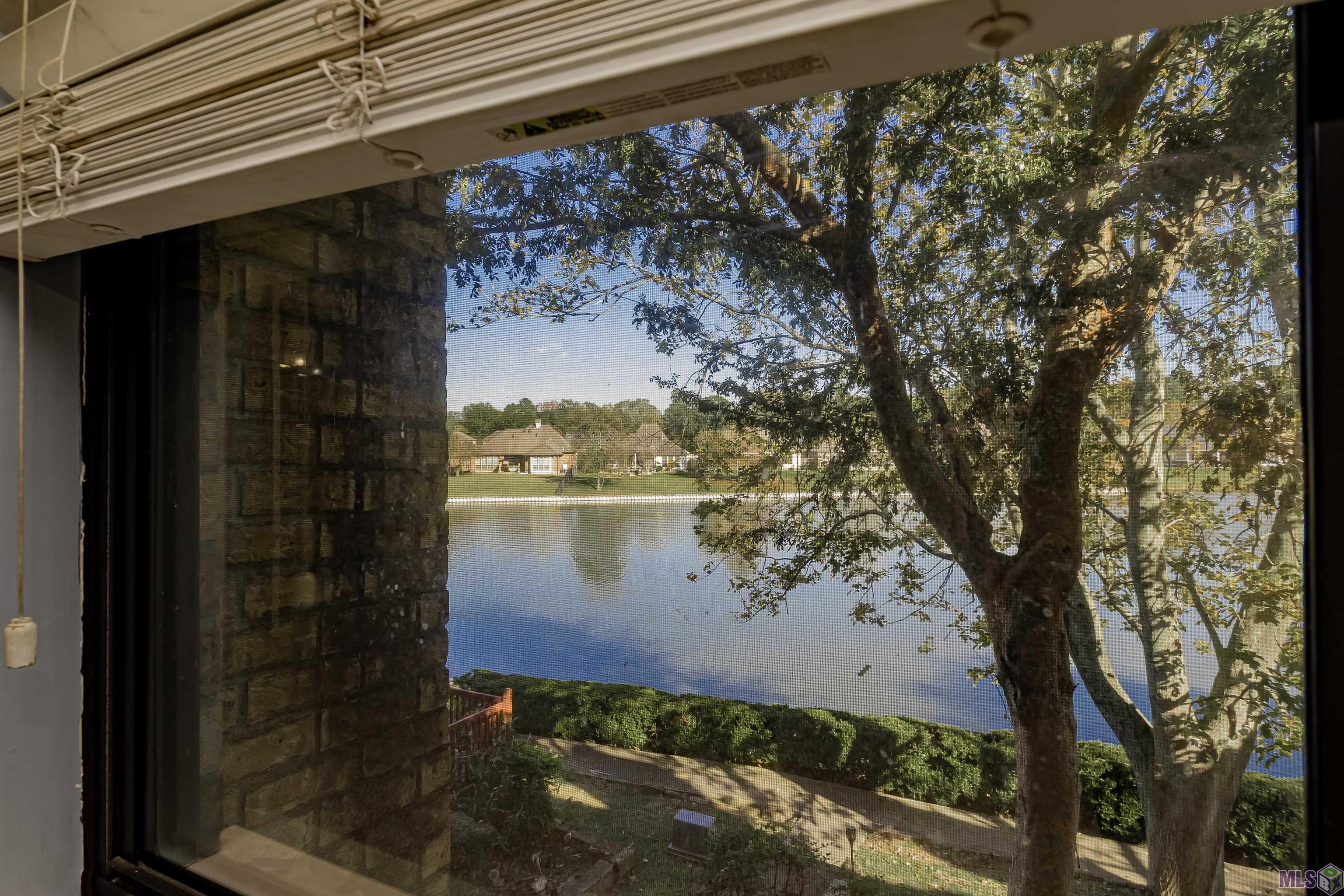 2413 Shadowbrook Drive Baton Rouge, LA 70816 - Photo 2 of 19