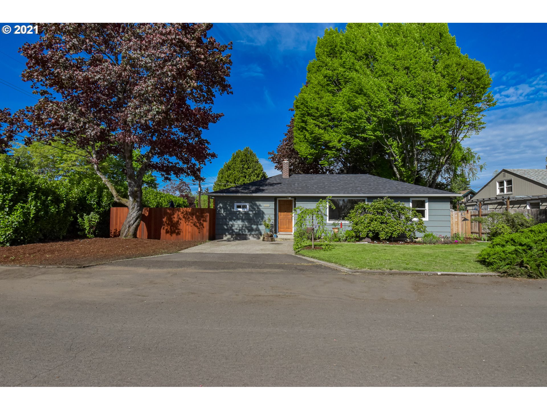 1620 Ridgefield Street Eugene, OR 97404 - Photo 1 of 32 Gallery Image 1
