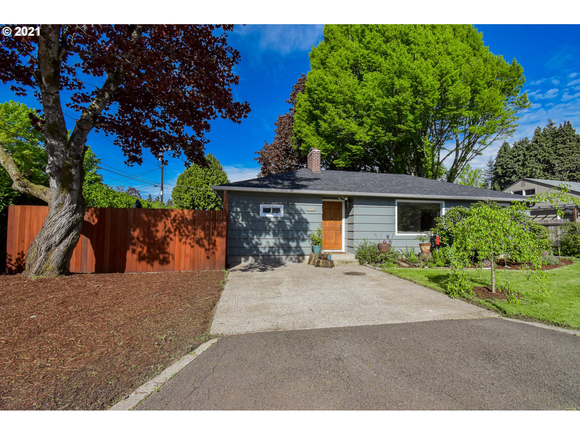1620 Ridgefield Street Eugene, OR 97404 - Photo 3 of 32 Gallery Image 3