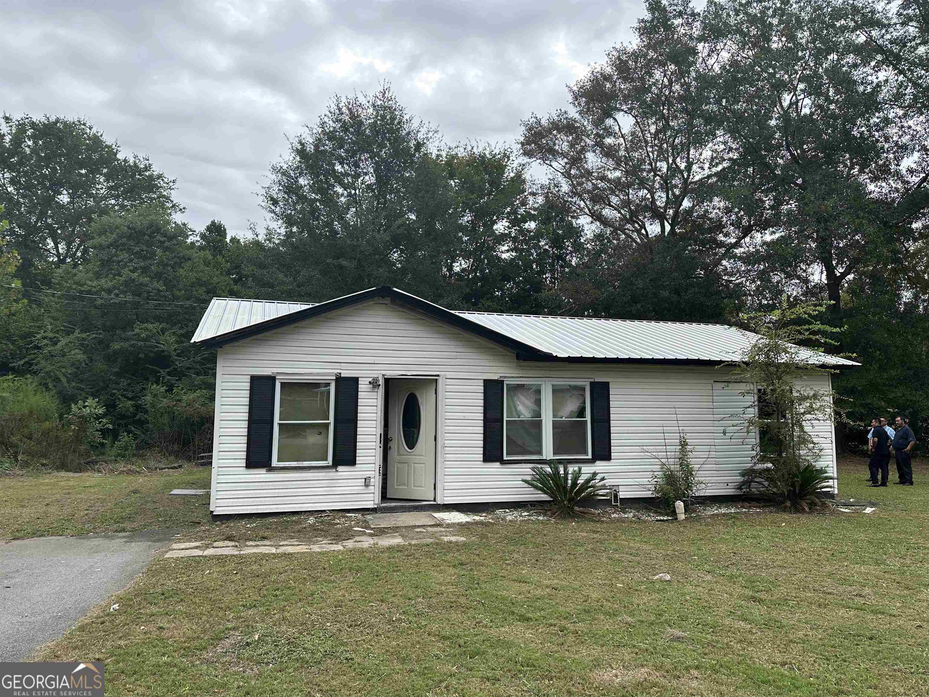 2960 Jadan Place Macon, GA 31206 - Photo 2 of 9 a front view of a house with a garden