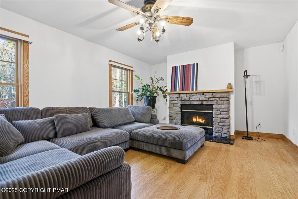 563 Pensyl Creek Road Stroudsburg, PA 18360 - Photo 12 of 143 Living room