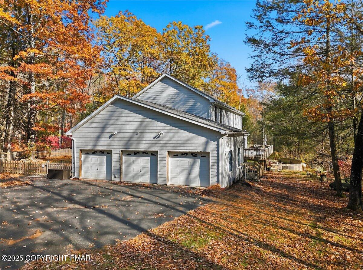 563 Pensyl Creek Road Stroudsburg, PA 18360 - Photo 122 of 143 Three car garage on main house