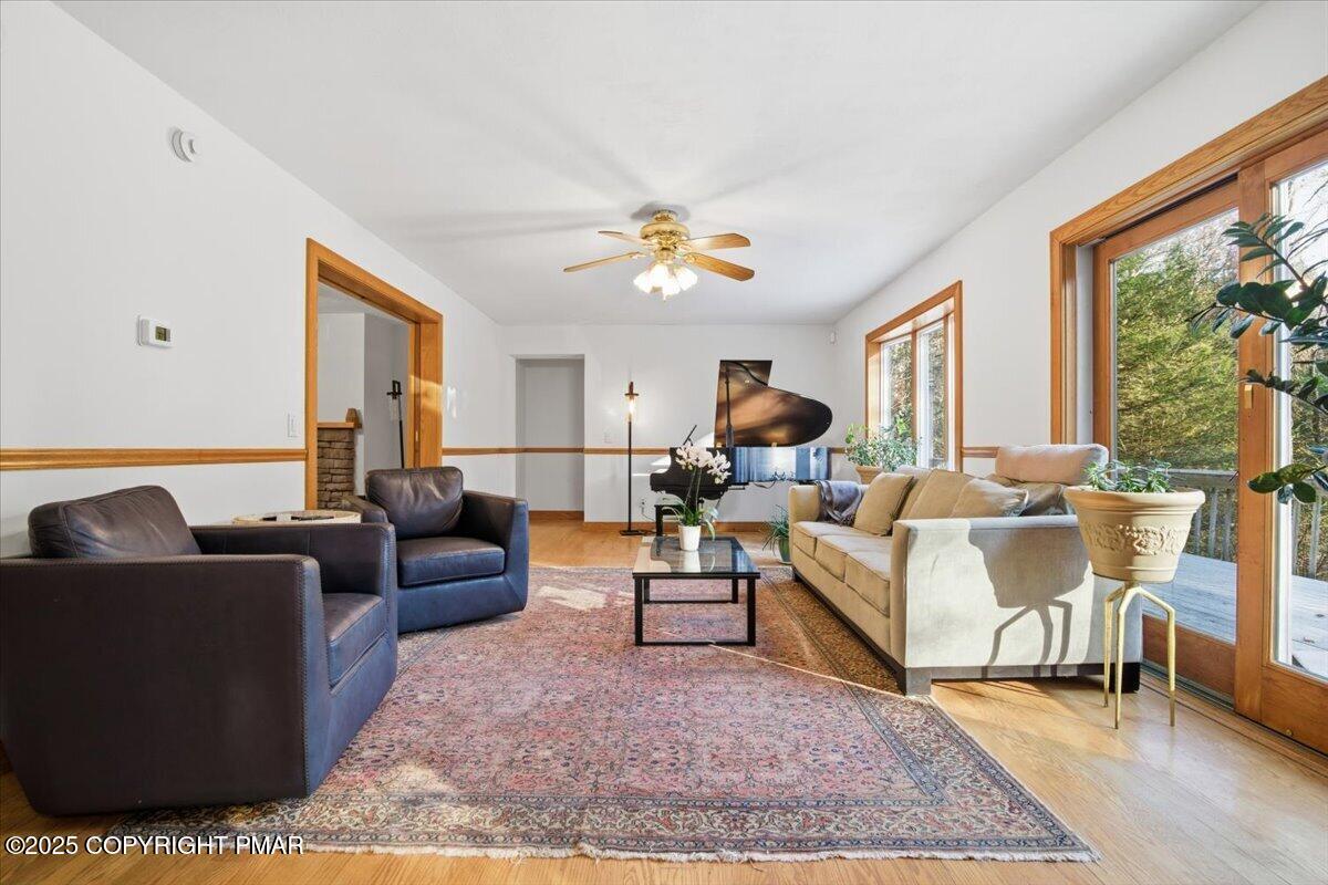 563 Pensyl Creek Road Stroudsburg, PA 18360 - Photo 16 of 143 Family room