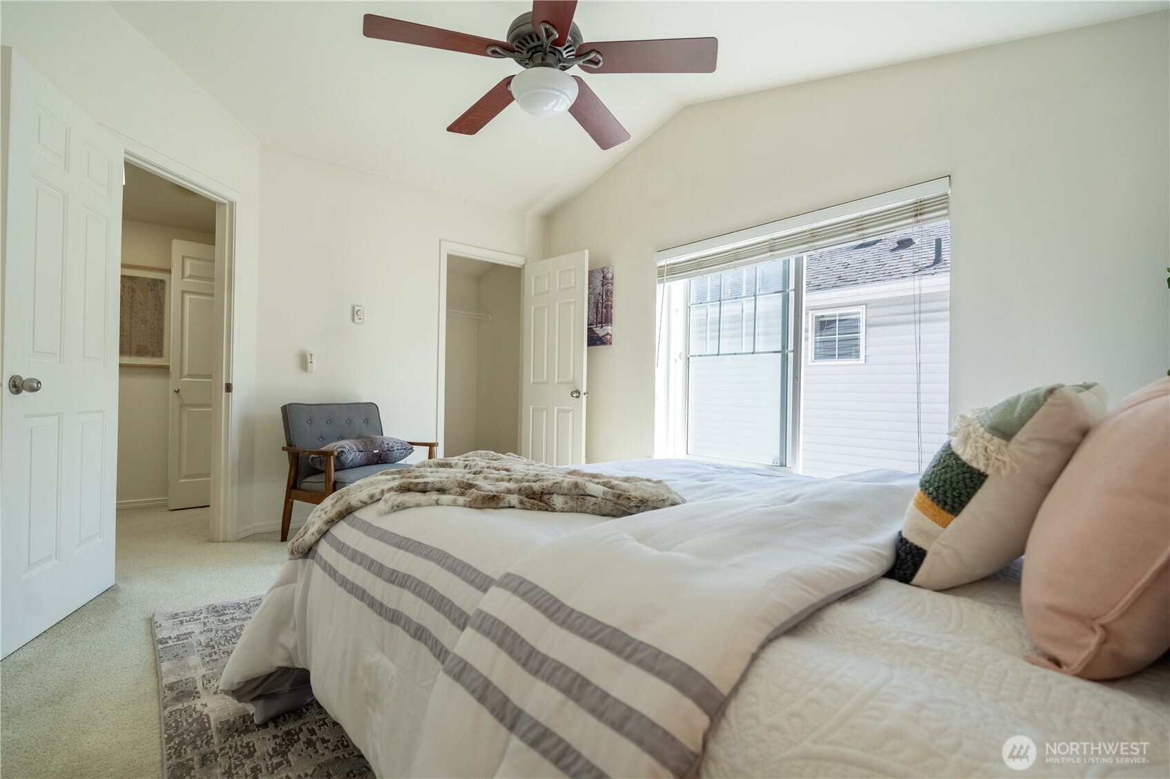 8520 Midvale Avenue North, Unit A Seattle, WA 98103 - Photo 17 of 32