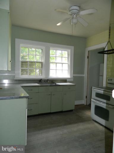 509 Woodside Road Baltimore, MD 21229 - Photo 14 of 28 Kitchen