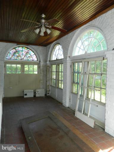 509 Woodside Road Baltimore, MD 21229 - Photo 8 of 28 Sun Deck