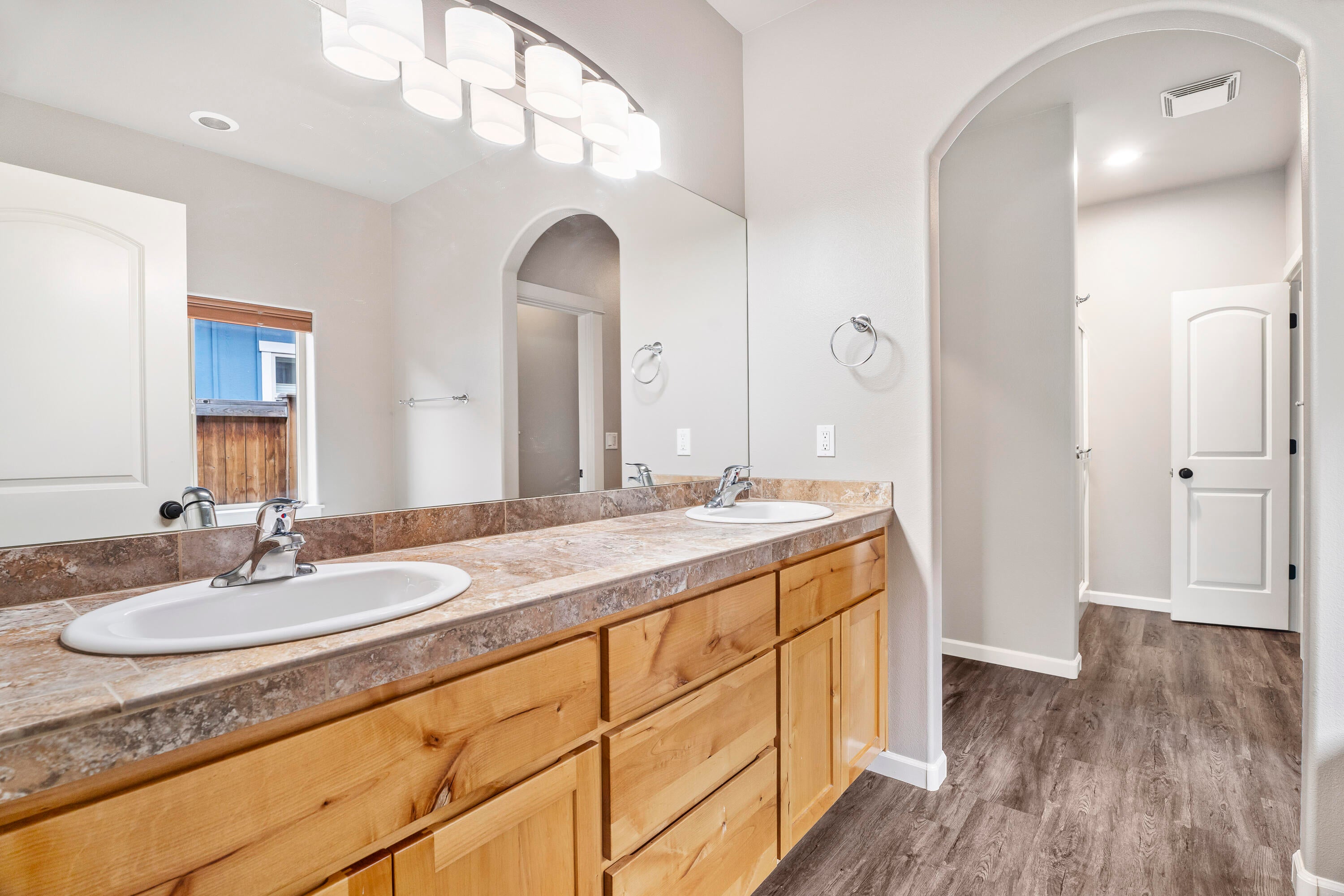 3167 Yellow Ribbon Drive Bend, OR 97701 - Photo 25 of 38 29-Primary Bathroom