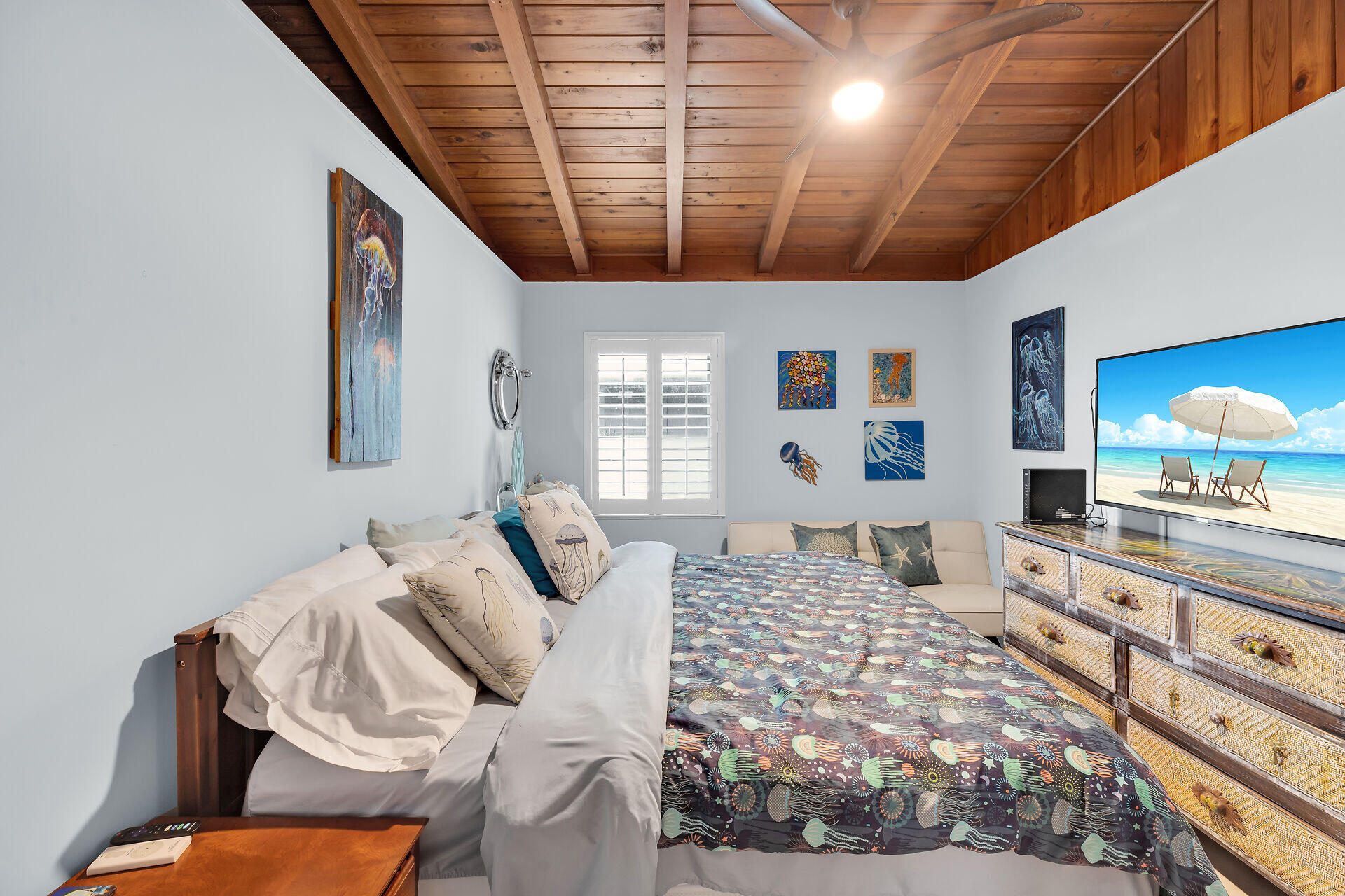 712 Grouper Lane Key Largo, FL 33037 - Photo 26 of 42 a living room with furniture