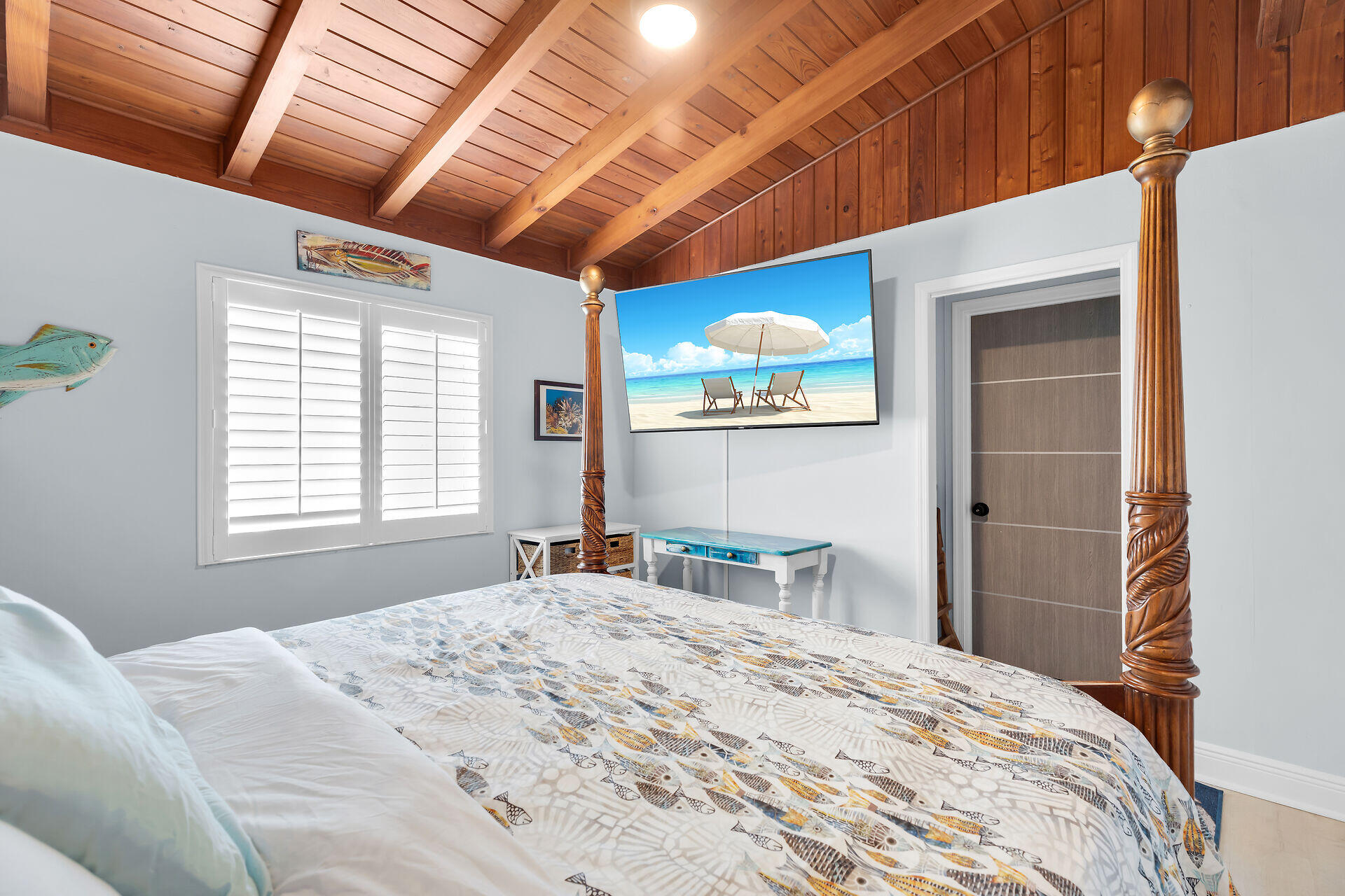 712 Grouper Lane Key Largo, FL 33037 - Photo 40 of 42 a bedroom with a bed and a dresser