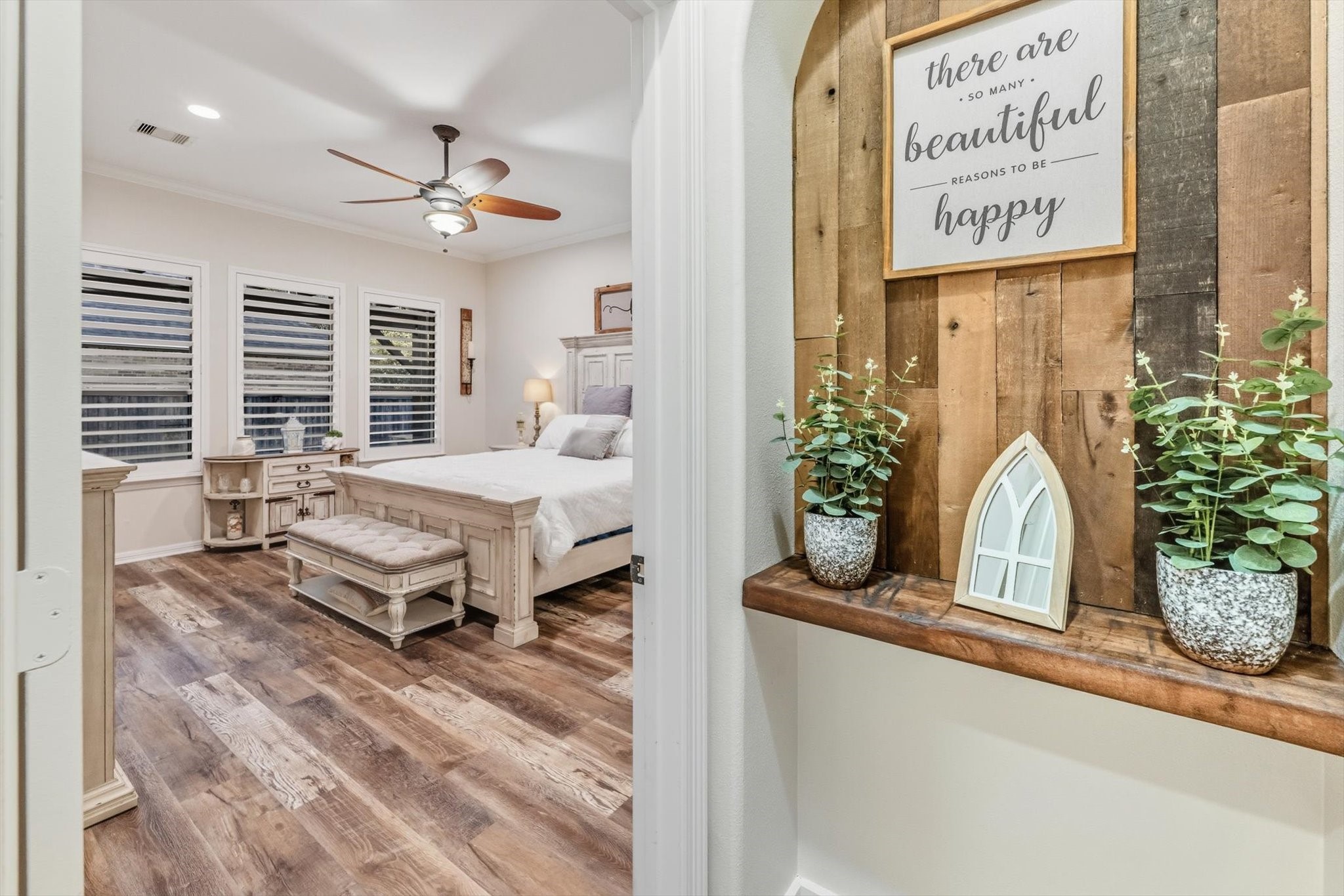 103 Fox Rindle Road Montgomery, TX 77316 - Photo 13 of 44 The primary retreat entrance welcomes you with a sense of calm and separation from the main living areas.