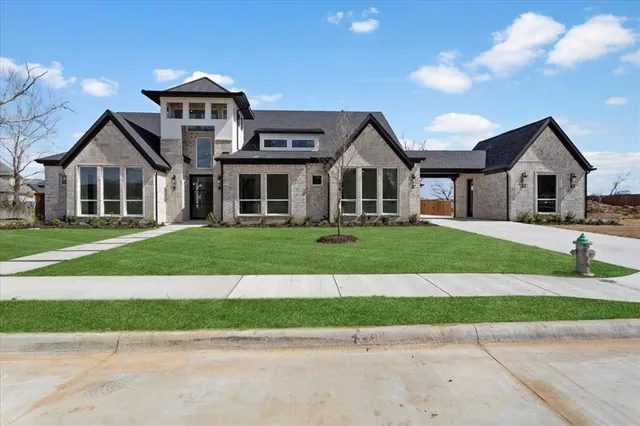 $899,900 | 186 Acorn Trail, Denison, TX 75020