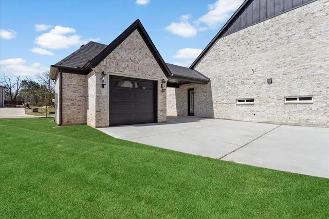 $889,900 | 186 Acorn Trail, Denison, TX 75020