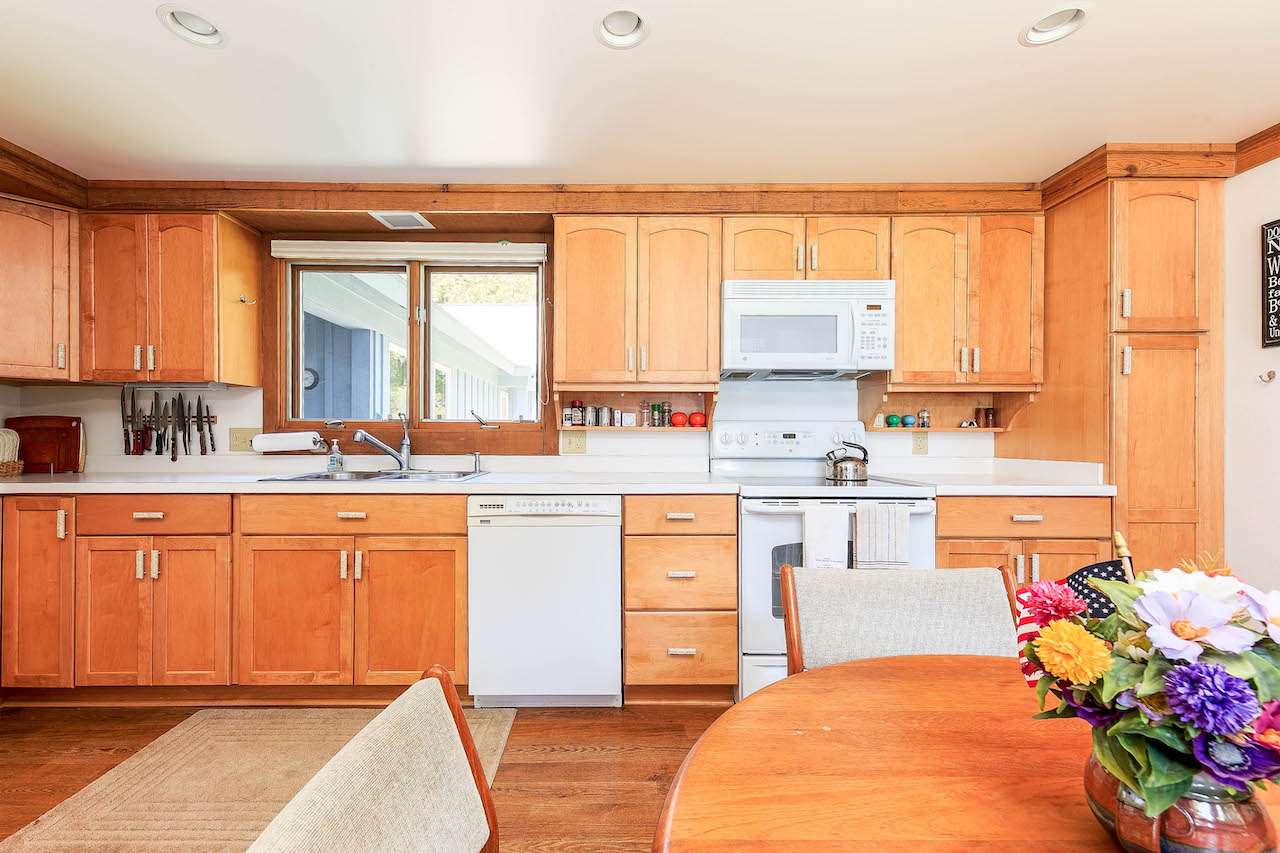 7698 South Dunns Farm Road Maple City, MI 49664 - Photo 25 of 42 1875251-24.JPG