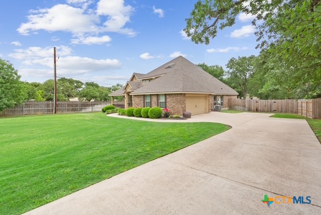 3306 Spring Canyon Road Belton, TX 76513 - Photo 6 of 40 a front view of a house with garden