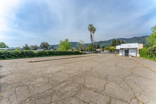 $2,500 | 735 South State Street, Ukiah, CA 95482