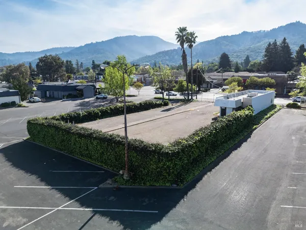 $2,500 | 735 South State Street, Ukiah, CA 95482