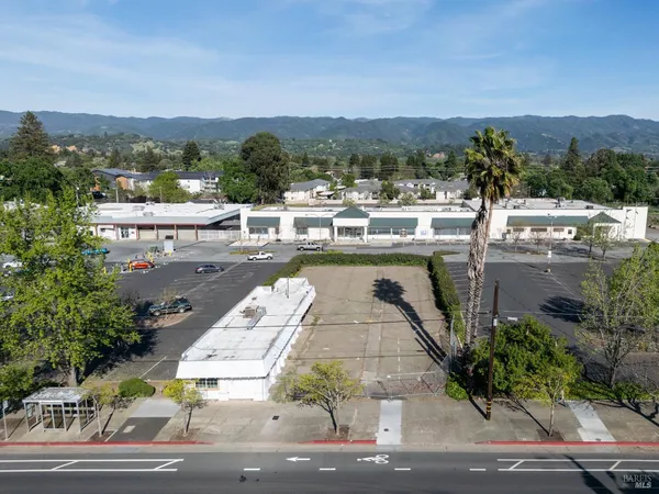 $2,500 | 735 South State Street, Ukiah, CA 95482