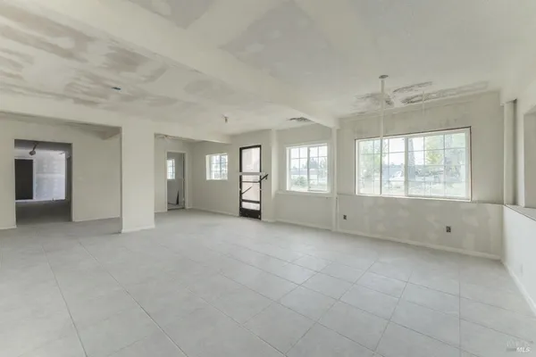 $2,500 | 735 South State Street, Ukiah, CA 95482