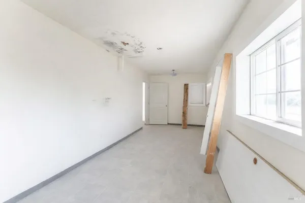 $2,500 | 735 South State Street, Ukiah, CA 95482