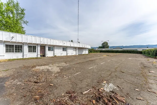 $2,500 | 735 South State Street, Ukiah, CA 95482