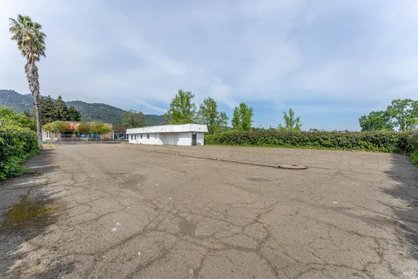 $2,500 | 735 South State Street, Ukiah, CA 95482