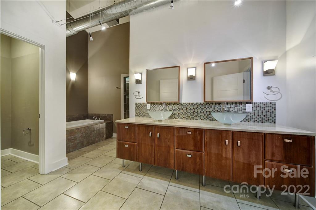 4024 David Cox Road Charlotte, NC 28269 - Photo 13 of 33 Gallery Image 13