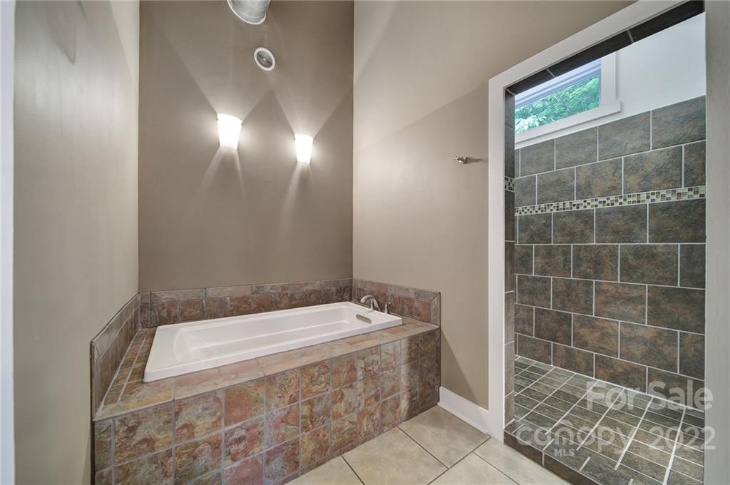 4024 David Cox Road Charlotte, NC 28269 - Photo 14 of 33 Gallery Image 14