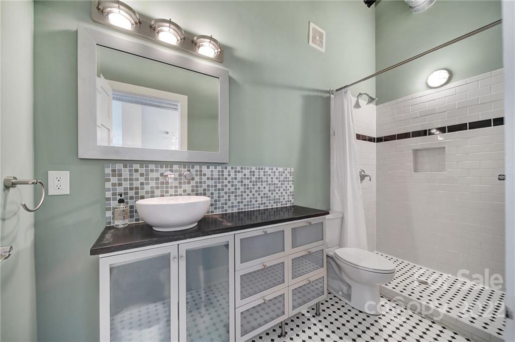 4024 David Cox Road Charlotte, NC 28269 - Photo 17 of 33 Gallery Image 17