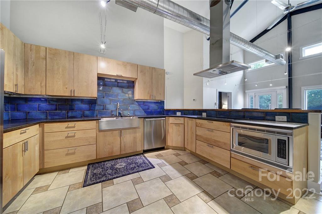 4024 David Cox Road Charlotte, NC 28269 - Photo 8 of 33 Gallery Image 8