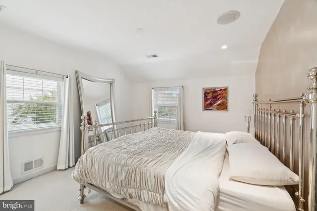 $1,025,000 | 5300 Wilson Boulevard, Arlington, VA 22205