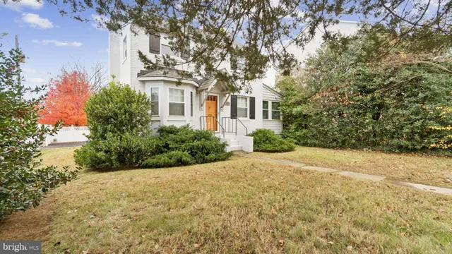 $1,025,000 | 5300 Wilson Boulevard, Arlington, VA 22205