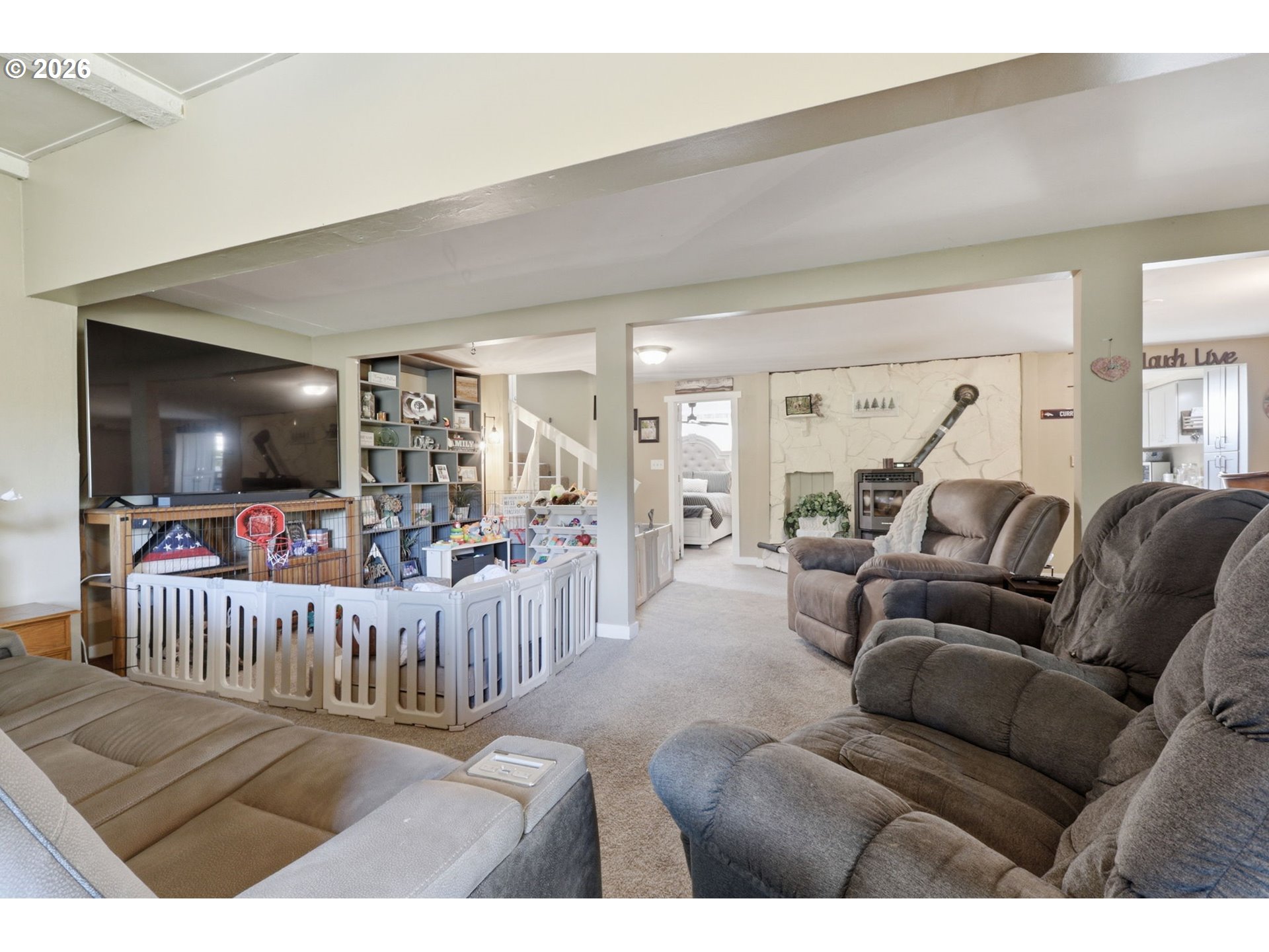 South Ringo Road Mulino, OR 97042 - Photo 29 of 47 Family Room