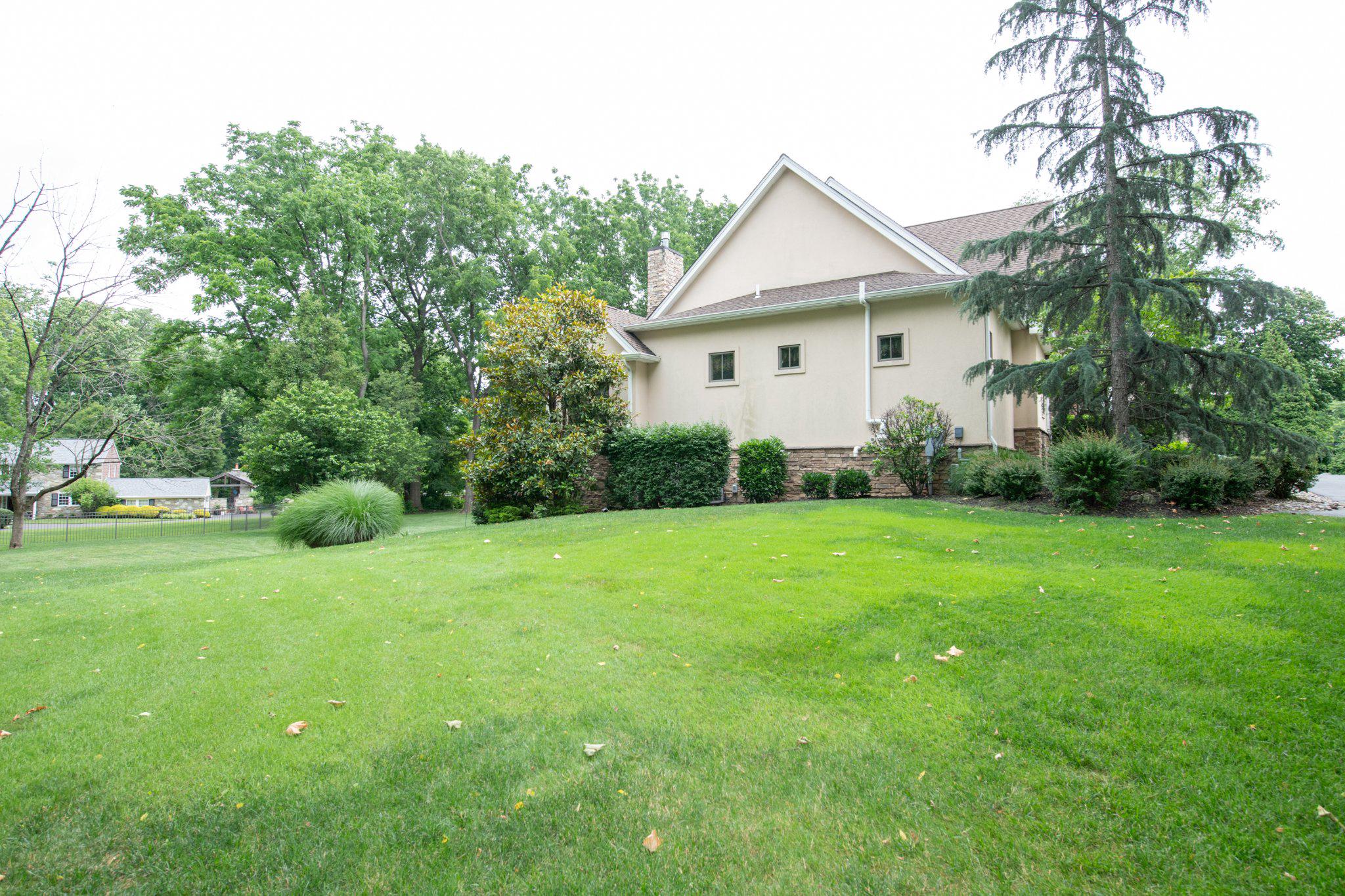 711 Moredon Road Jenkintown, PA 19046 - Photo 11 of 140