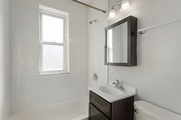 $1,569 | 1608 West Sherwin Avenue, Unit 710, Chicago, IL 60626