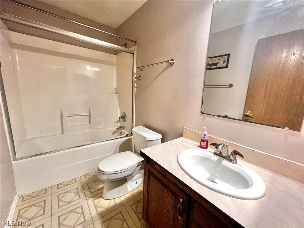 20105 Preston Road Cleveland, OH 44128 - Photo 12 of 24 Gallery Image 12