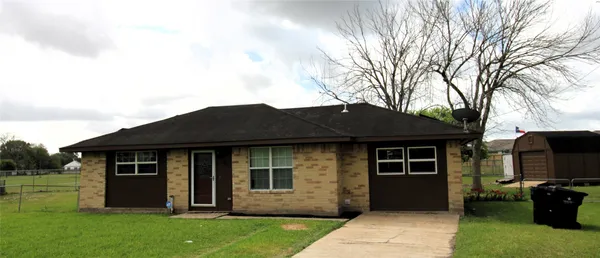 a view of house with yard