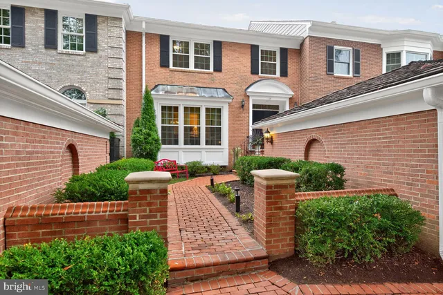 $1,400,000 | 9412 Turnberry Drive, Potomac, MD 20854