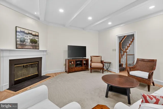 $1,400,000 | 9412 Turnberry Drive, Potomac, MD 20854