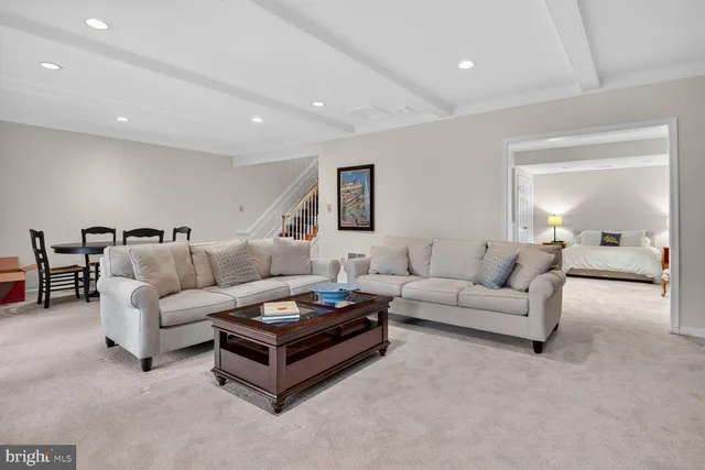 $1,400,000 | 9412 Turnberry Drive, Potomac, MD 20854