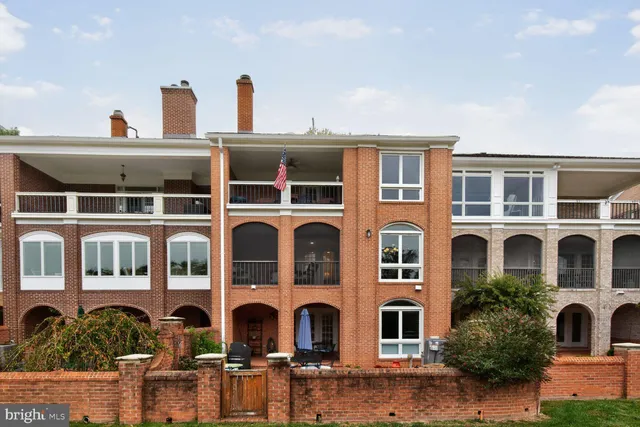 $1,400,000 | 9412 Turnberry Drive, Potomac, MD 20854